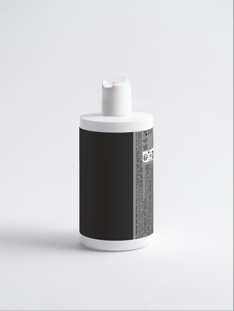 Gloss Conditioner bottle view with creamy texture| Rocio Sereno