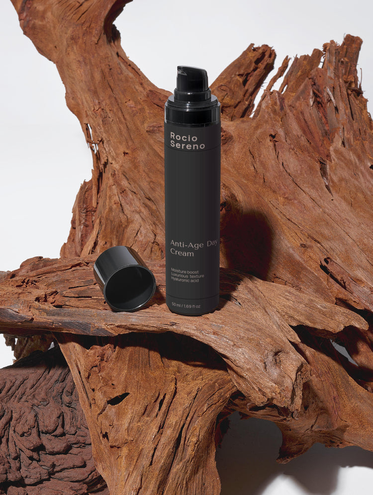 Anti-Age Day Cream applied on skin for hydration | Rocio Sereno