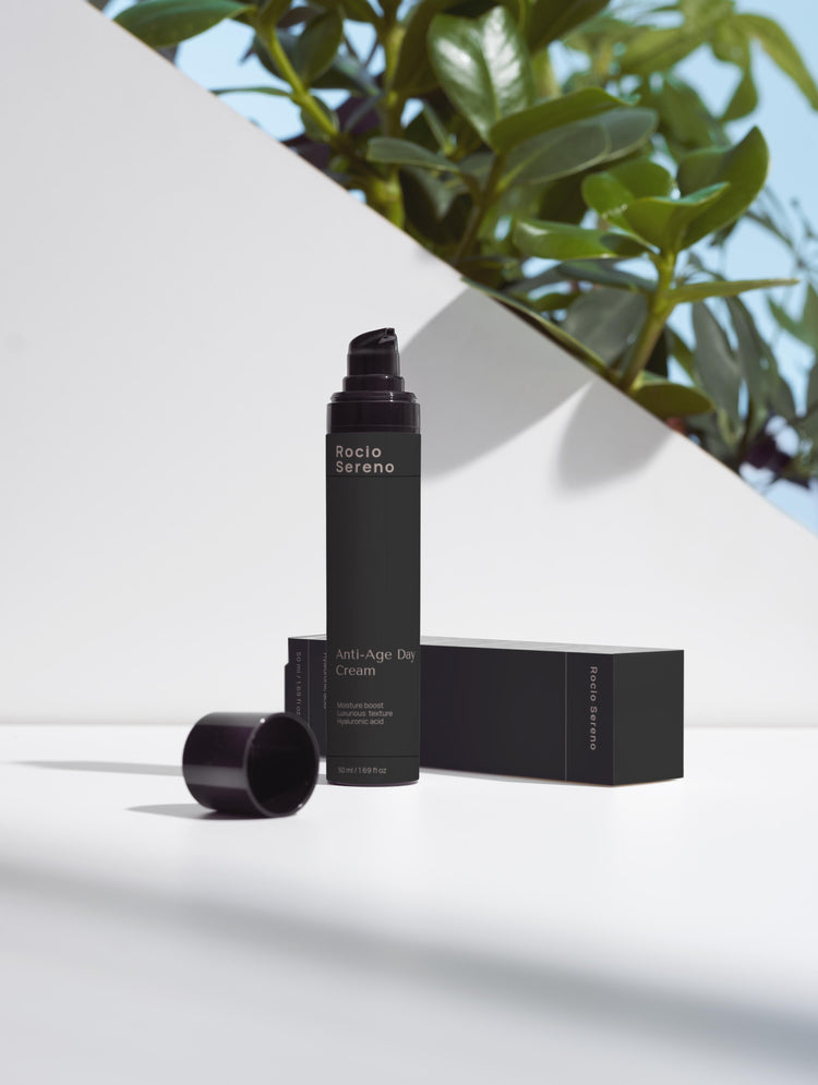 Anti-Age Day Cream applied on skin for hydration | Rocio Sereno