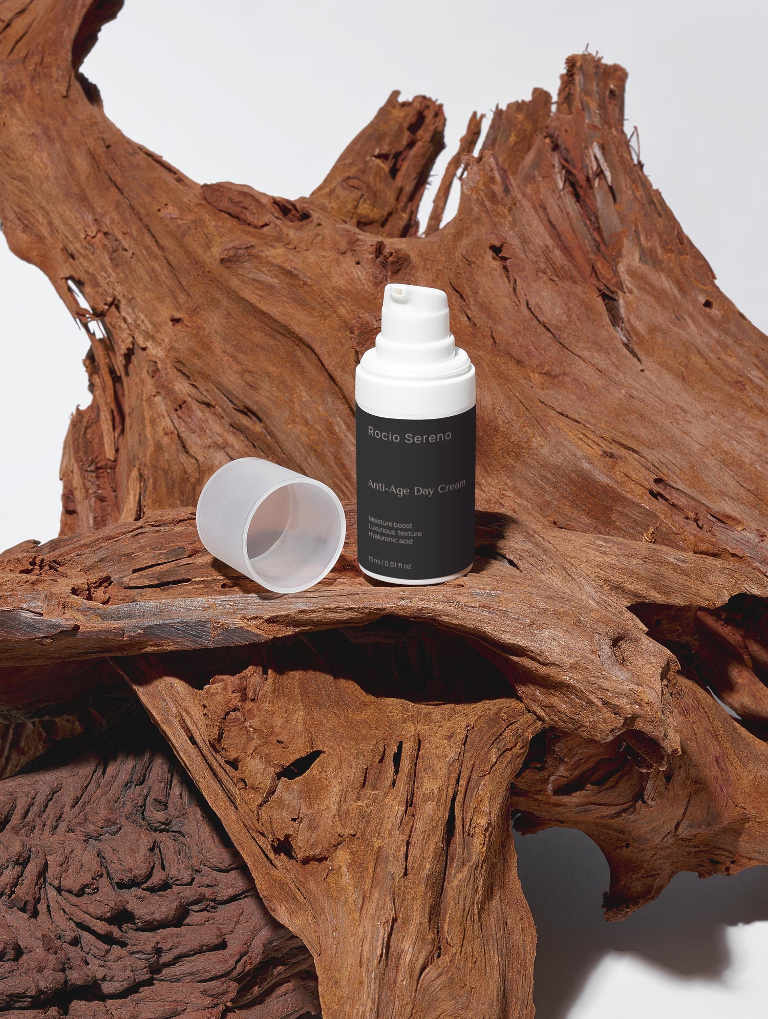 Vegan anti-age day cream with hyaluronic acid and marine actives – hydrating and firming face cream for youthful glow.